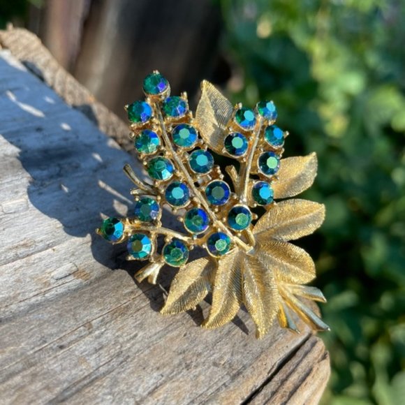 Vintage Rhinestone Pin Blue Green Stones in a Matte Gold Setting - Picture 10 of 11